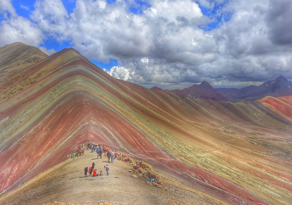 Montaña de Colores: la única forma de estar en la cima sin gente